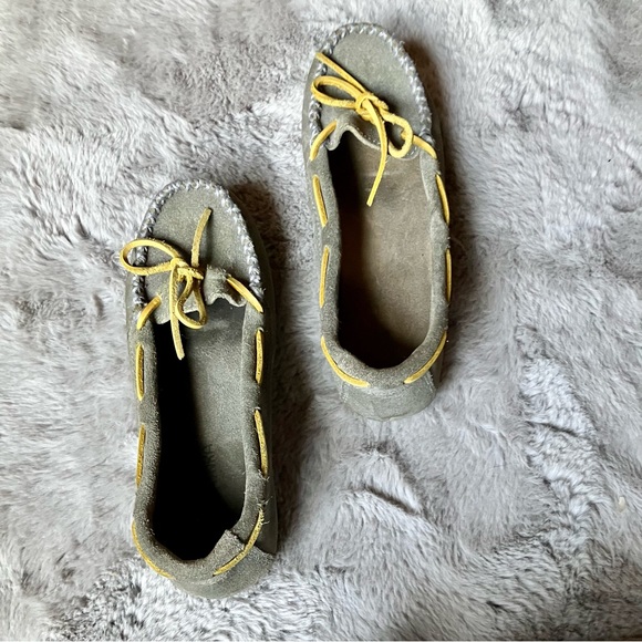 Genuine Leather Minnetonka moccasin flats in grey and yellow suede, rubber sole. - Picture 4 of 9